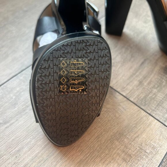 MICHAEL KORS BRAND NEW SHOES WOMEN 7.5 SIZE - Picture 6 of 7